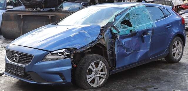 Volvo V40 2012-2019 , Motorkode: D 4204 T9, Girkassekode: 