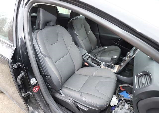 Volvo V40 2012-2019 , Motorkode: D 4162 T, Girkassekode: 