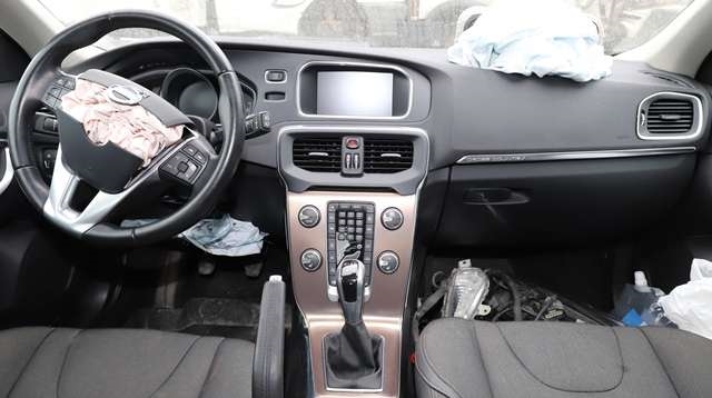 Volvo V40 2012-2019 , Motorkode: D 4162 T, Girkassekode: 