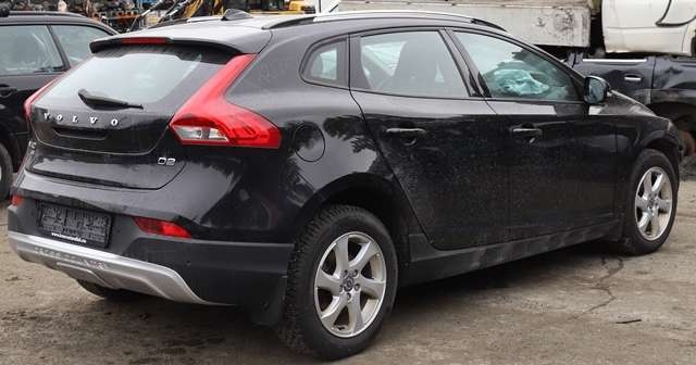 Volvo V40 2012-2019 , Motorkode: D 4162 T, Girkassekode: 