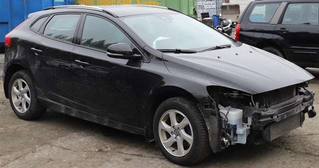 Volvo V40 2012-2019 , Motorkode: D 4162 T, Girkassekode: 