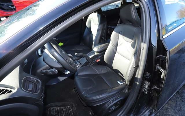 Volvo V40 2012-2019 , Motorkode: D 4162 T, Girkassekode: 