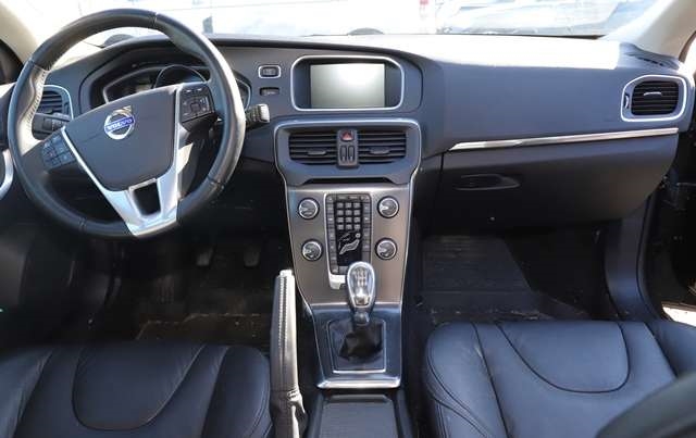 Volvo V40 2012-2019 , Motorkode: D 4162 T, Girkassekode: 