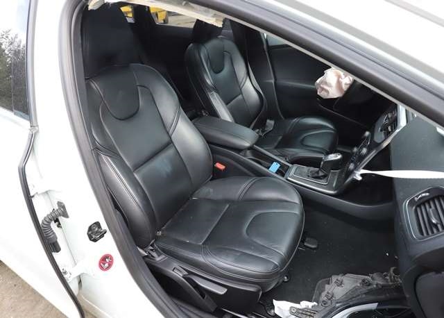 Volvo V40 2012-2019 , Motorkode: D 5204 T6, Girkassekode: 