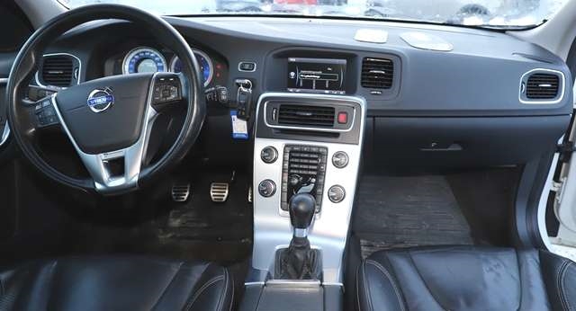 Volvo V60 2010-2013 (Type I, Fase 1) , Motorkode: D 4162 T, Girkassekode: 