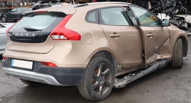 Volvo V40 2012-2019 , Motorkode: D 4162 T, Girkassekode: 