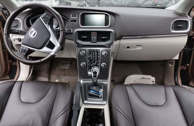 Volvo V40 2012-2019 , Motorkode: D 4162 T, Girkassekode: 