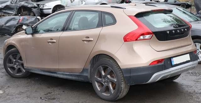 Volvo V40 2012-2019 , Motorkode: D 4162 T, Girkassekode: 