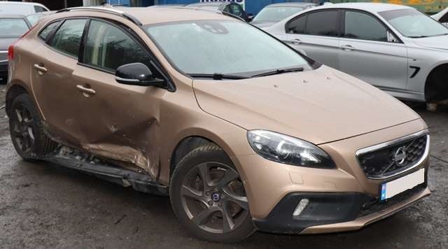 Volvo V40 2012-2019 , Motorkode: D 4162 T, Girkassekode: 