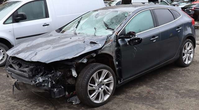 Volvo V40 2012-2019 , Motorkode: B 4164 T3, Girkassekode: 