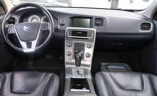 Volvo V60 2010-2013 (Type I, Fase 1) , Motorkode: D 5204 T2, Girkassekode: 