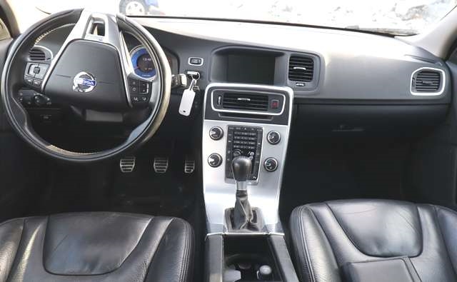 Volvo V60 2010-2013 (Type I, Fase 1) , Motorkode: D 4162 T, Girkassekode: 