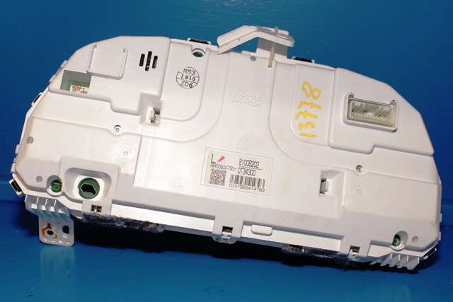 Instrumentpanel til Mitsubishi Outlander 2010-2012 (Type II, Fase 2)  (MITSUBISHI|8100B202|)