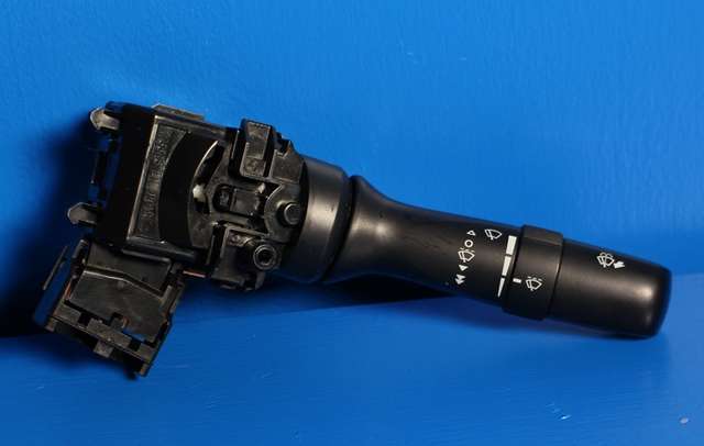Bryter visker til Toyota Hilux 2006-2011 (TOYOTA|17F555-0K061|)