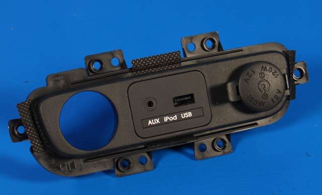 Dashbord diverse til Kia Sportage, 2010-2016 (Type III)  (KIA|96110-3W500)