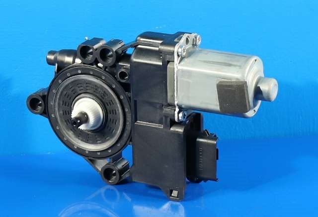 Ruteheis, kun motor, venstre foran til Hyundai i40 2012-2017  (HYUNDAI|82450-3Z010|)
