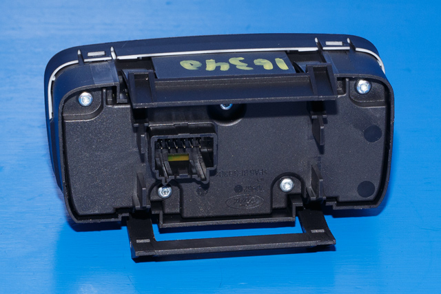 Bryter lys til Ford Fiesta 2008-2012 (Type VI, Fase 1)  (FORD|8A6T-13A024-AB|)