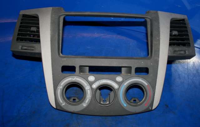 Dashbord friskluftdyse midtkonsoll til Toyota Hilux, 2006-2011  (TOYOTA|55420-0K010)