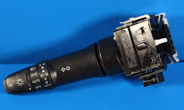 Bryter blink til Mitsubishi Outlander, 2010-2012 (Type II, Fase 2)  