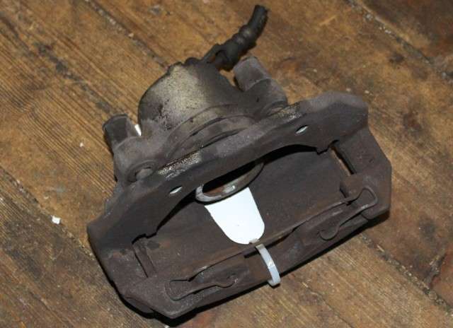 Bremsecaliper høyre foran til Ford Transit Connect, 2009-2013 (Type I, Fase 2)  