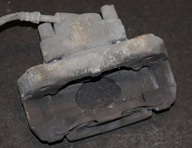 Bremsecaliper venstre foran til VW Transporter / Caravelle 2009-2015 (Fase 2) (T5) (T5) 