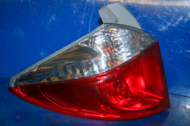 Baklykt venstre til Toyota Verso-S, 2011-2015 (COMBI) (COMBI) 