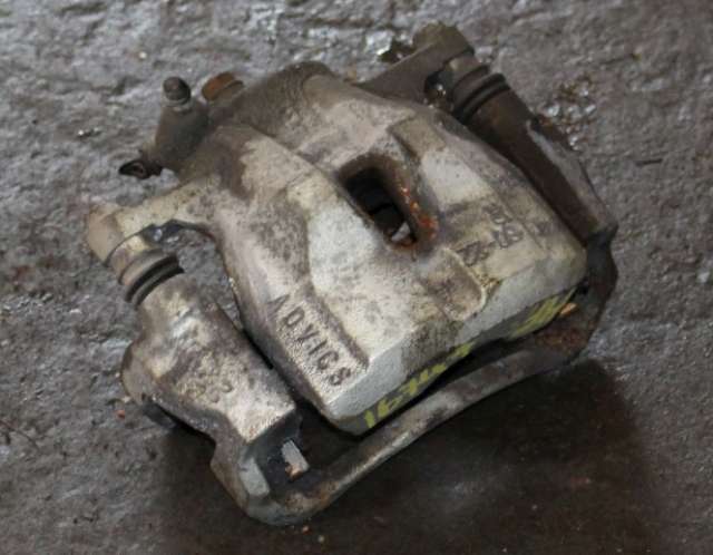 Bremsecaliper høyre foran til Toyota Verso-S, 2011-2015 (COMBI) (COMBI) 