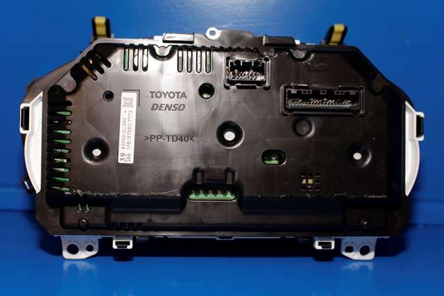 Instrumentpanel til Toyota Yaris 2014-2020 (Type III, Fase 2) (DENSO|157560-7773|83800-0U390|)