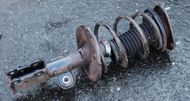 Fjærbein høyre foran til Toyota Corolla, 2007-2013  