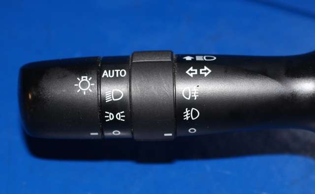 Bryter blink til Toyota Verso-S 2011-2015 (COMBI) (COMBI) (TOYOTA|42111-17F534|)