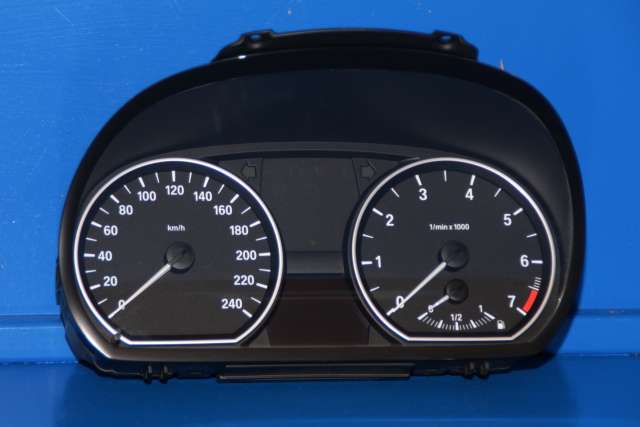 Instrumentpanel til BMW 1-Serie 2004-2011 (E81/E82/E87/E88) (E81/E82/E87/E88) (JOHNSON|1024932-62|9 122 587|)