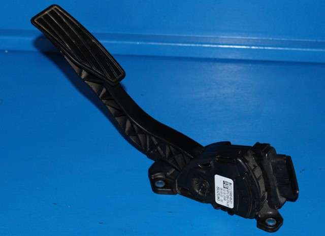 Pedal gass til Suzuki Grand Vitara 2005-2015 (Type III) (HELLA|6PV 009 074-00|I5900-65J01|)