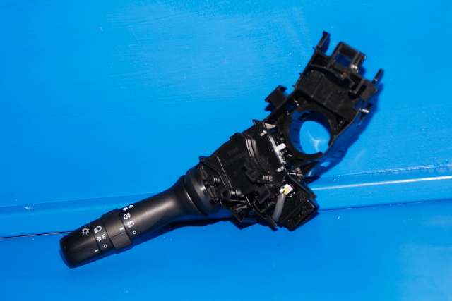 Bryter blink til Toyota iQ, 2009-2014  (TOYOTA|42101-17F655)
