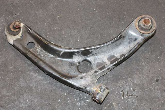 Bærebru høyre foran nedre til Toyota Yaris, 2012-2014 (Type III, Fase 1)  