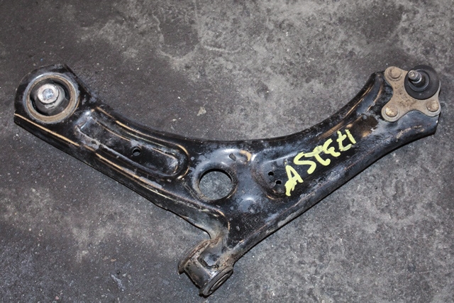 Bærebru venstre foran nedre til VW Caddy, 2010-2015 (Type III, Fase 2)  