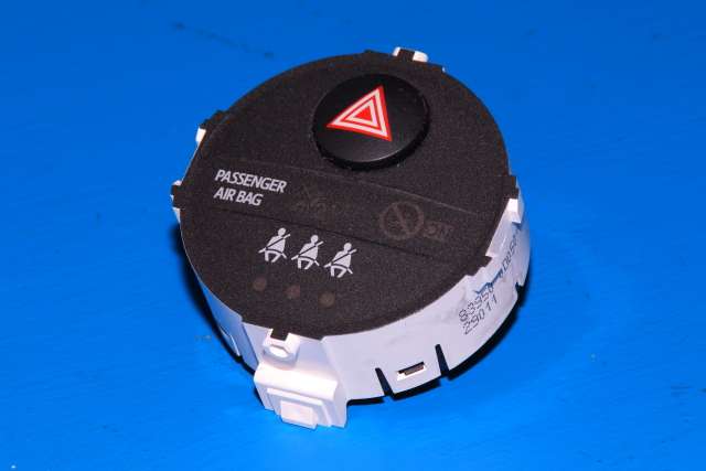 Bryter nødblink til Toyota Yaris, 2012-2014 (Type III, Fase 1)  (TOYOTA|83950-0D050-A)