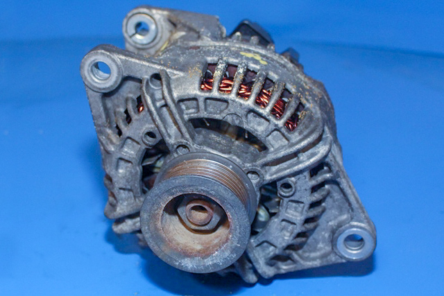 Dynamo diesel til Iveco Daily 2006-2011 (Type IV) (BOSCH|0 124 525 020|504009978. 14 VOLT - 140 AMP|)