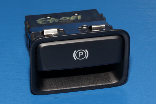 Bryter elektrisk håndbrekk/parkbrems til Mercedes A-Klasse, 2012-2018 (W176) (W176) (MERCEDES|A 246 905 04 51)