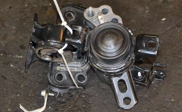 Motorfeste til Toyota RAV4 2013-2015 (Type IV, Fase 1)  