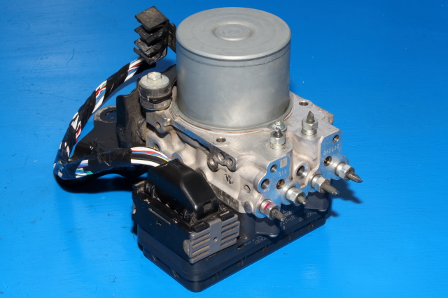ABS sentral til Toyota RAV4, 2013-2015 (Type IV, Fase 1)  (ADVICS|133800-0730)