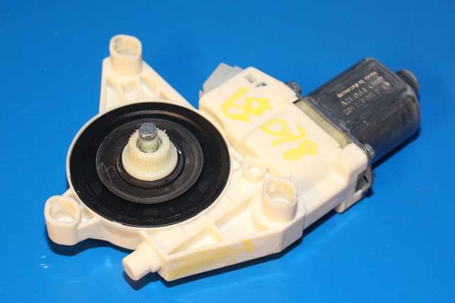 Ruteheis, kun motor, høyre foran til Mercedes GLK, 2008-2015 (X204) (X204) (BOSCH|0 130 822 502)
