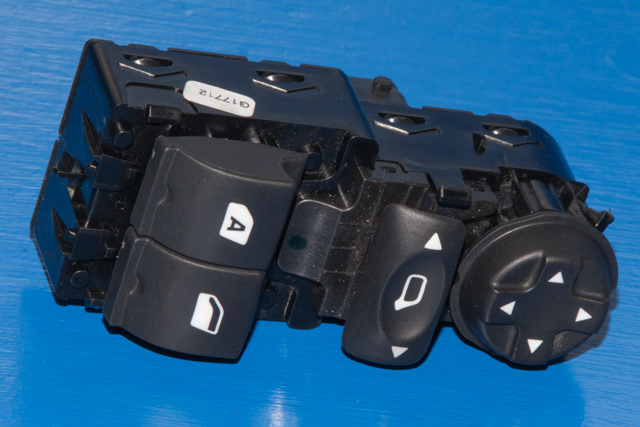 Bryter ruteheis førerdørspanel til Peugeot 208, 2012-2019 (Type I)  (PEUGEOT|96 761127 ZD)