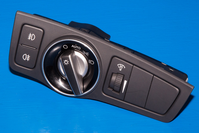 Bryter lys til Hyundai i40, 2012-2017  (HYUNDAI|93300-3Z050)