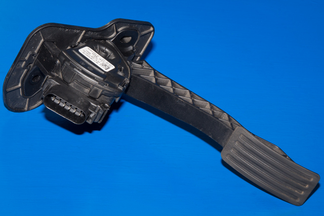 Pedal gass til Ford Transit, 2006-2013 (HELLA|6PV 009 238-00)