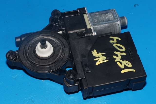 Ruteheis, kun motor, høyre foran til VW Passat, 2011-2015 (B7) (B7) (VAG|3AA 959 702 A)