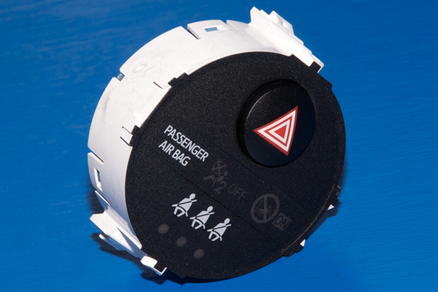 Bryter nødblink til Toyota Yaris, 2014-2020 (Type III, Fase 2)  (TOYOTA|83950-0D100)