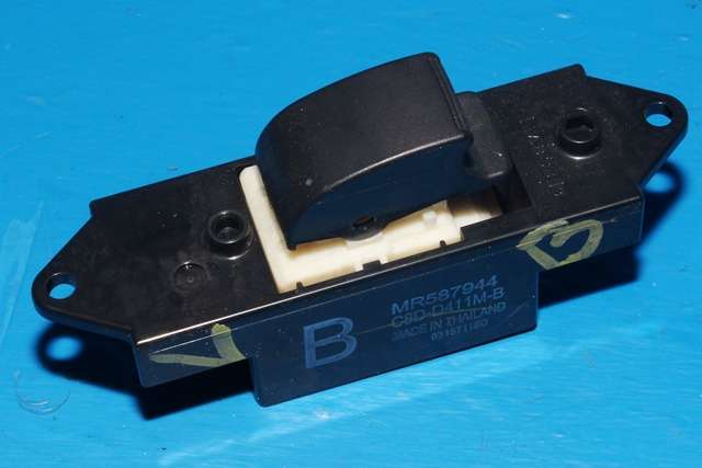 Bryter ruteheis til Mitsubishi i-MiEV, 2010-->>  (MITSUBISHI|MR587944)