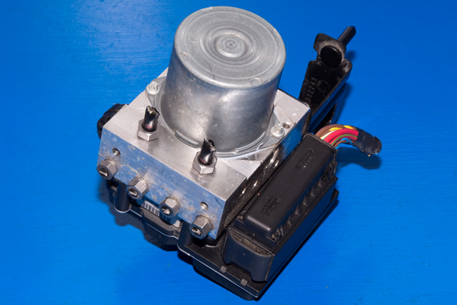 ABS sentral til BMW X3, 2007-2010 (Fase 2) (E83) (E83) (BOSCH|0 265 236 012)