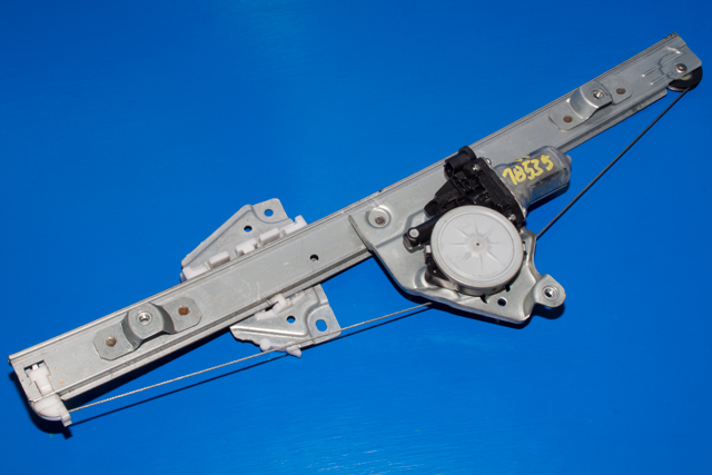 Ruteheis venstre foran til Suzuki Grand Vitara, 2005-2015 (Type III)  (DENSO|262100-3530)