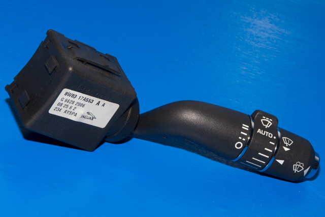 Bryter visker til Jaguar XF, 2008-2015 (X250) (X250) (JAGUAR|8W83-17A553-AA)